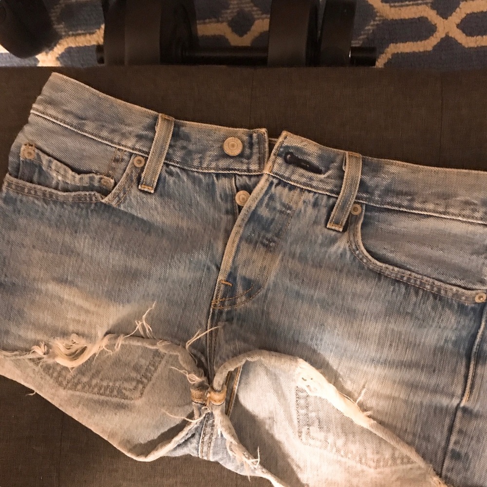 Levi’s low rise shorts, size 26